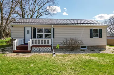 112 E Grant St, Stillman Valley, IL 61084