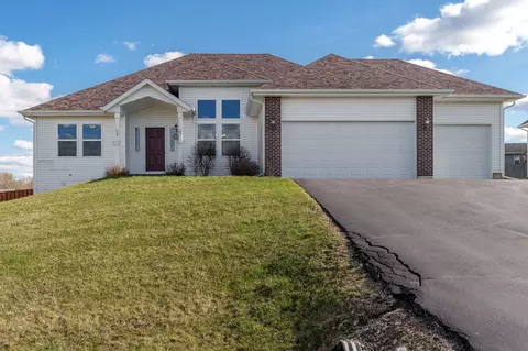 618 Ashleigh Ln, Roscoe, IL 61073