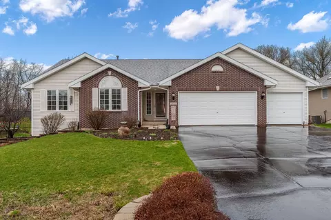 9443 River View Trl, Roscoe, IL 61073
