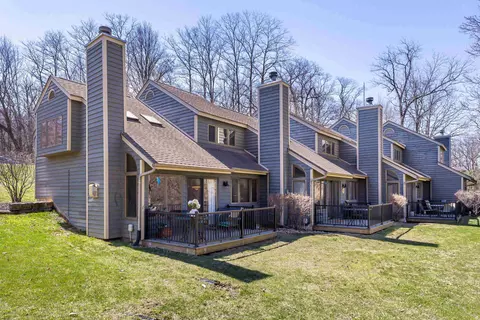 23 Valleywood Ln, Galena, IL 61036