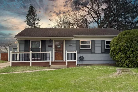 2907 N Moor Dr, Rockford, IL 61109