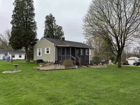 802 E Middle, Mount Carroll, IL 61053