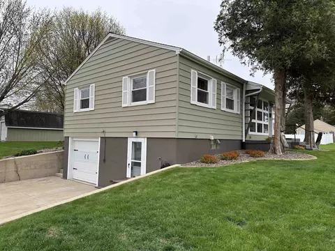 802 E Middle, Mount Carroll, IL 61053 photo 2