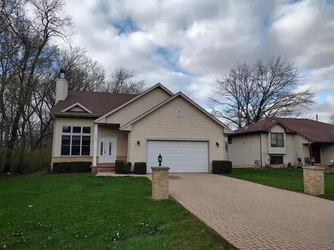 272 SW Briar Cliff St, Poplar Grove, IL 61065