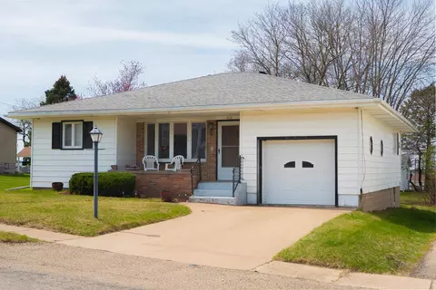 412 S Madison St, Elizabeth, IL 61028