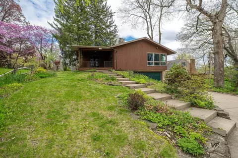 1771 S Demeter Dr, Freeport, IL 61032
