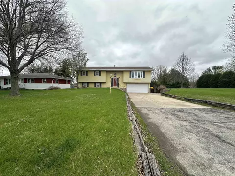 1804 W Fairview Rd, Freeport, IL 61032 photo 2