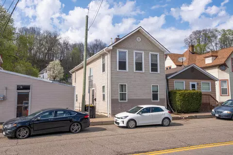 135 Wisconsin Ave, East Dubuque, IL 61025