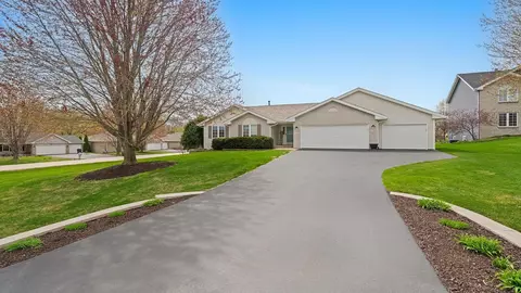 Exterior - 372 Ivyleaf Ct, Roscoe, IL 61073 photo 11 of 12