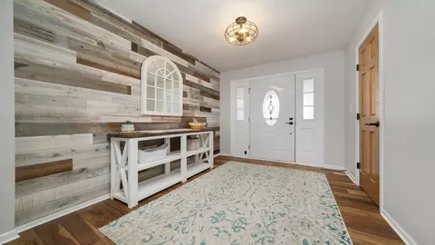 Entry Way - 372 Ivyleaf Ct, Roscoe, IL 61073 photo 1 of 4