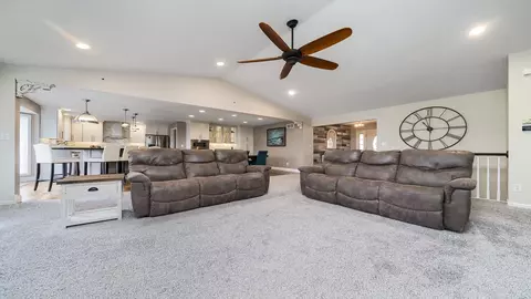 Living - 372 Ivyleaf Ct, Roscoe, IL 61073 photo 3 of 3