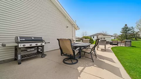 Exterior - 372 Ivyleaf Ct, Roscoe, IL 61073 photo 2 of 12