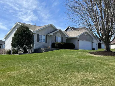 Exterior - 372 Ivyleaf Ct, Roscoe, IL 61073 photo 12 of 12