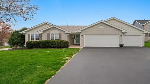 372 Ivyleaf Ct, Roscoe, IL 61073