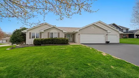 Exterior - 372 Ivyleaf Ct, Roscoe, IL 61073 photo 10 of 12