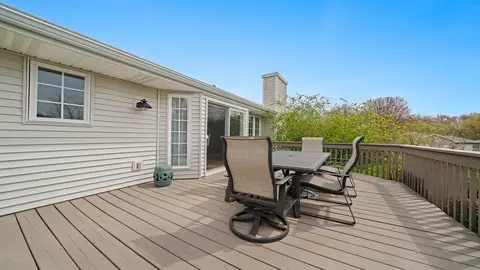 Exterior - 372 Ivyleaf Ct, Roscoe, IL 61073 photo 5 of 12
