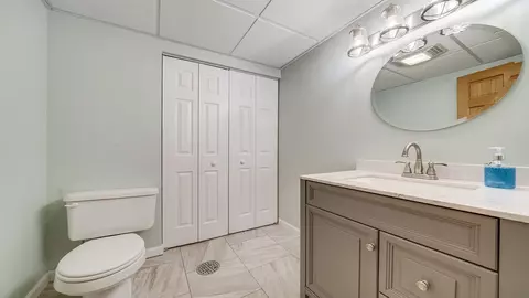 Bath - 372 Ivyleaf Ct, Roscoe, IL 61073 photo 4 of 4