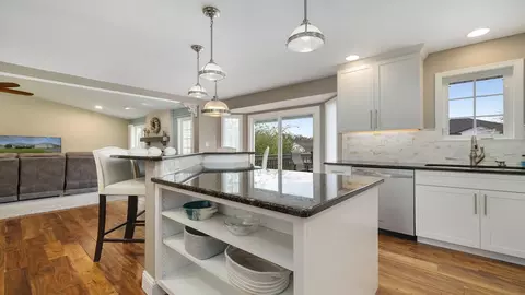 Kitchen - 372 Ivyleaf Ct, Roscoe, IL 61073 photo 3 of 6