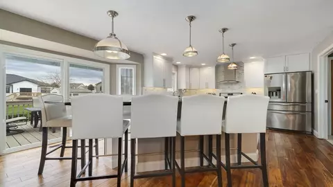 Kitchen - 372 Ivyleaf Ct, Roscoe, IL 61073 photo 2 of 6