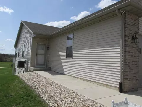 562 Rye Ridge Ct, Freeport, IL 61032 photo 4