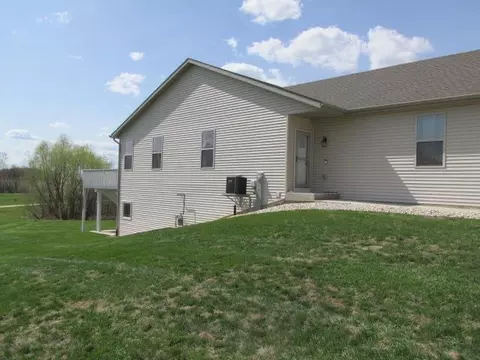 562 Rye Ridge Ct, Freeport, IL 61032 photo 5