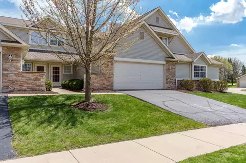 1103 Shingle Oak Ln, Rockford, IL 61107