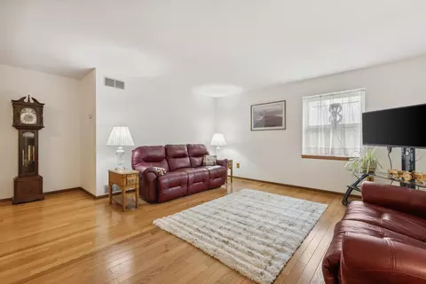 21022 Davis Dr, Malta, IL 60150 photo 4