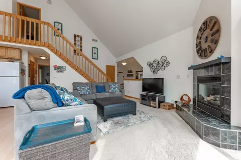 Living - 1504 Pier Dr, Lake Summerset, IL 61019 photo 3 of 4