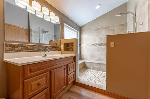 Bath - 1504 Pier Dr, Lake Summerset, IL 61019 photo 1 of 4