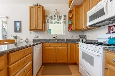 Kitchen - 1504 Pier Dr, Lake Summerset, IL 61019 photo 2 of 2