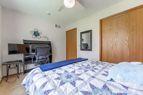 Bedroom - 1504 Pier Dr, Lake Summerset, IL 61019 photo 4 of 7