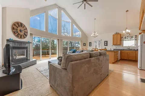 Living - 1504 Pier Dr, Lake Summerset, IL 61019 photo 1 of 4