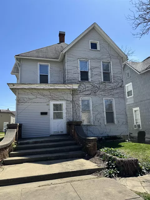 9 W Washington St, Freeport, IL 61032