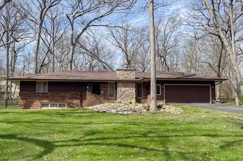 10401 Ray Dr, Roscoe, IL 61073