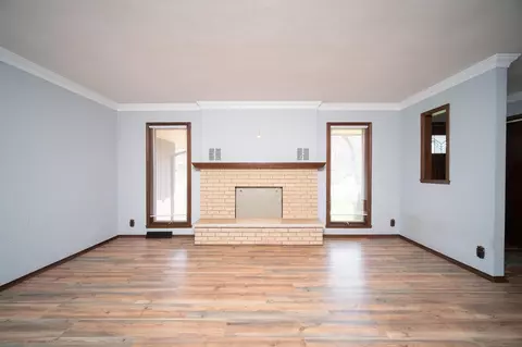 Living - 10401 Ray Dr, Roscoe, IL 61073 photo 2 of 9