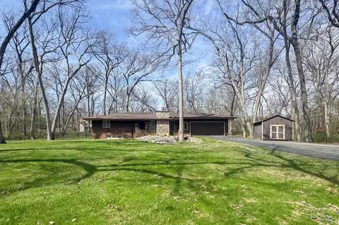 Exterior - 10401 Ray Dr, Roscoe, IL 61073 photo 2 of 8