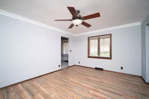 Living - 10401 Ray Dr, Roscoe, IL 61073 photo 6 of 9