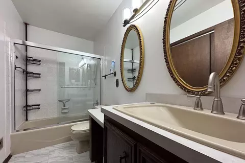 Bath - 10401 Ray Dr, Roscoe, IL 61073 photo 2 of 4