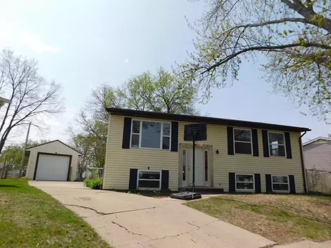 255 Gilbert Ter, Machesney Park, IL 61115