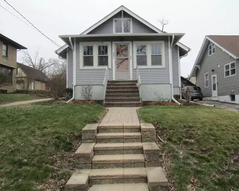 627 S 2nd St, Saint Charles, IL 60174