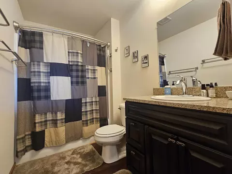 Bath - 615 Biscayne Pl, Roscoe, IL 61073 photo 3 of 3