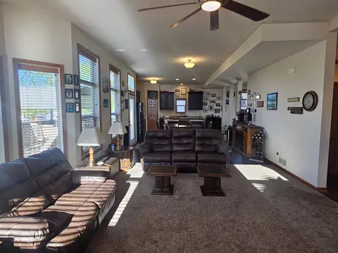 Living - 615 Biscayne Pl, Roscoe, IL 61073 photo 3 of 5