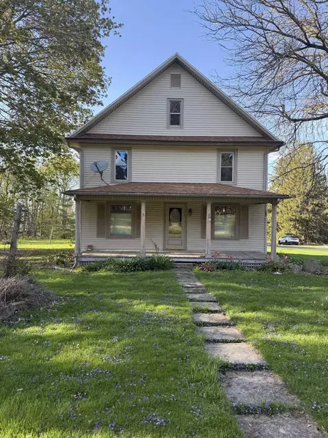936 Church St, German Valley, IL 61039