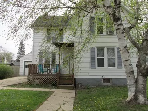 537 W American St, Freeport, IL 61032