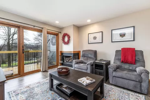 307 Territory Dr, Galena, IL 61036
