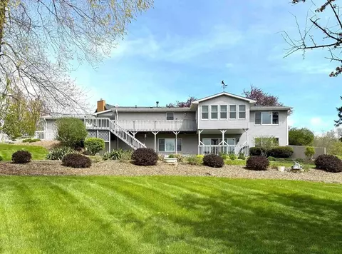 25-14 Country Hill Ct, Lanark, IL 61046