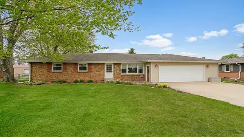 1126 N Mongan Dr, Oregon, IL 61061