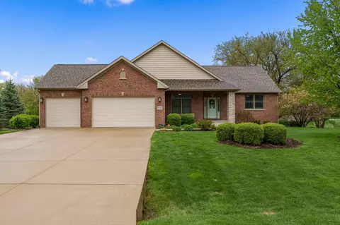 8726 Carberry Ln, Roscoe, IL 61073