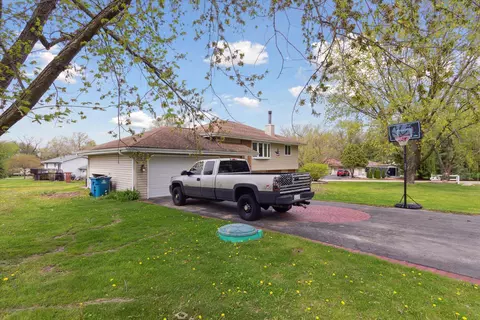 8561 Verde Ct, Byron, IL 61010 photo 3