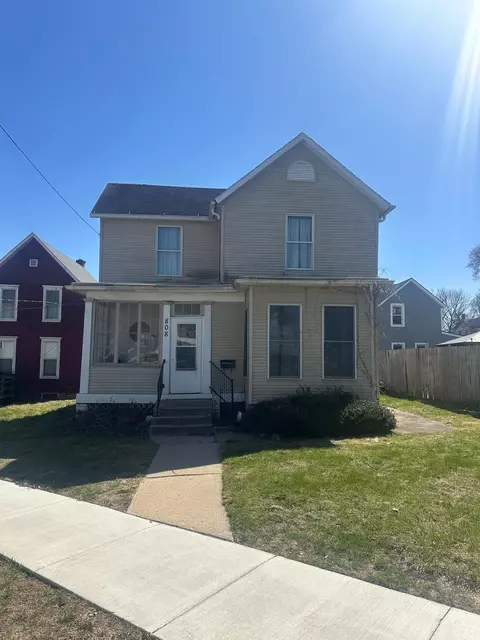 808 S Adams Ave, Freeport, IL 61032